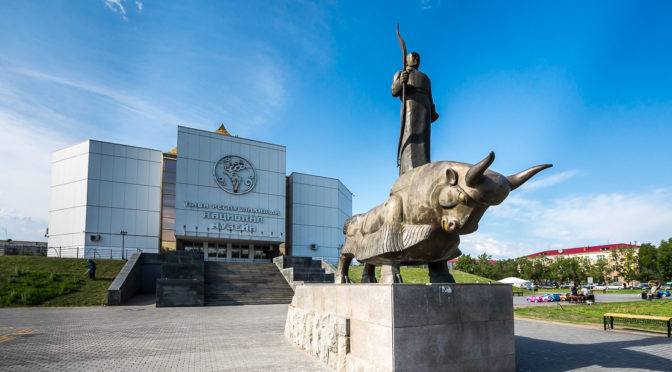 Келгенинер-биле байырым В КЫЗЫЛ, или «Трое в лодке без собаки»